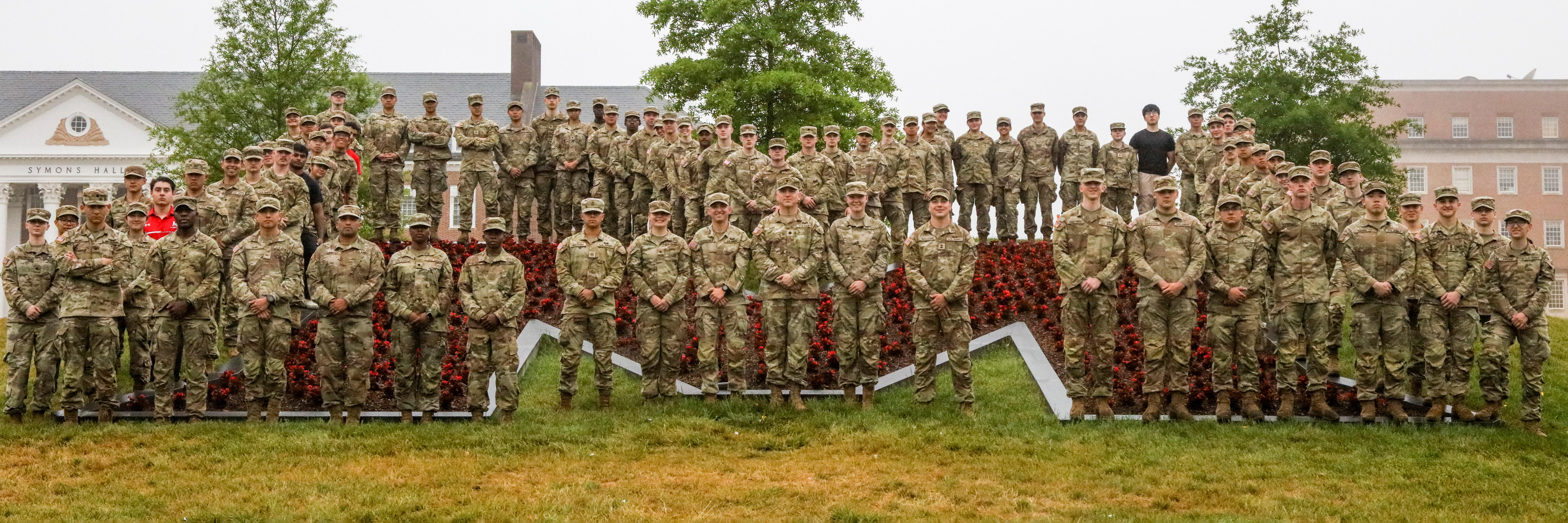 group photo in front of maryland m