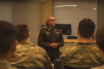 An Army ROTC alumnus speaks to cadets
